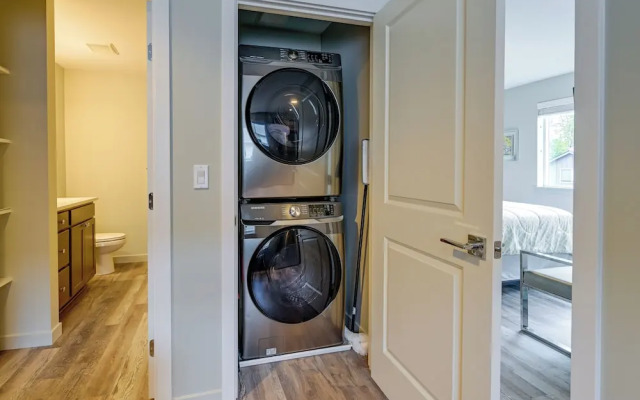 Modern Seatac Gem w/ Fireplace & Smart Tvs!