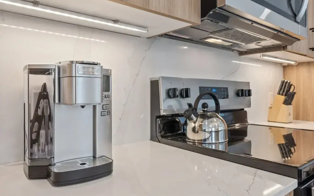 The Continental, powered by Placemakr - Downtown - Market Square