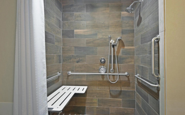 Holiday Inn Express & Suites New Cumberland by IHG