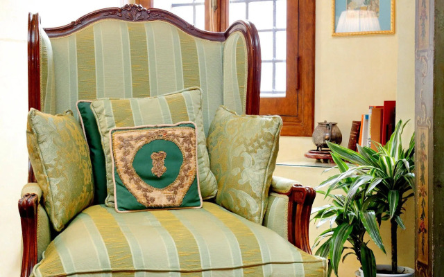 Town House - Treasurerome Collection