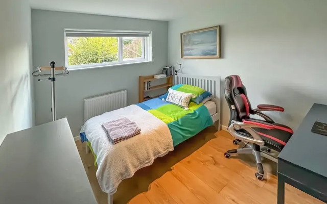 Stroud's Golden Valley 2-bedroom Apartment Retreat