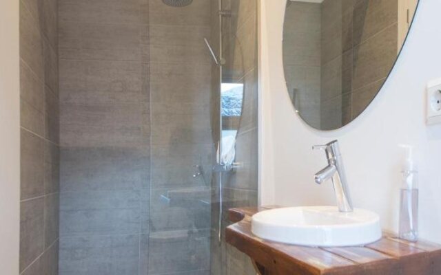 Við Lónið guesthouse