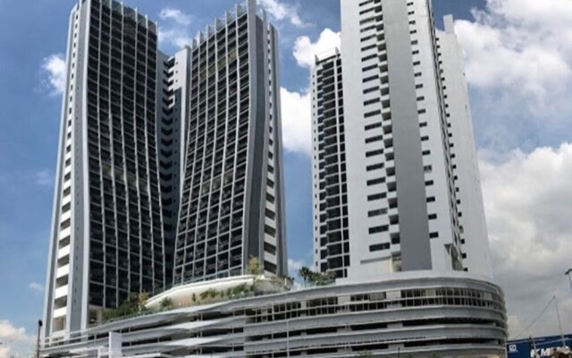D'Latour Condo by LL