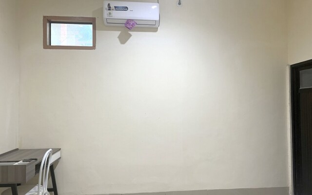 OYO 93074 Wisma Aliyah Near Sidrap