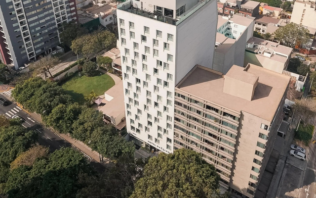 Dazzler by Wyndham Lima San Isidro