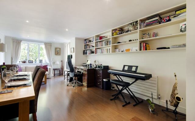 Prestigious Putney home by the River Thames