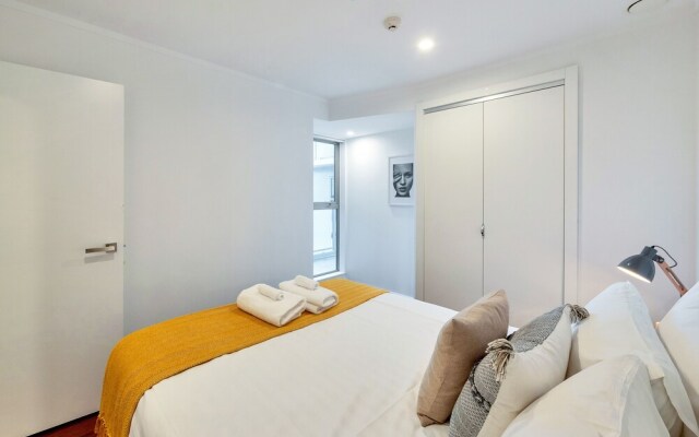 Spacious 2 Bedroom CBD Apt