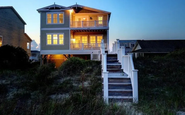 R & R By The Sea 4 Bedroom Home by RedAwning