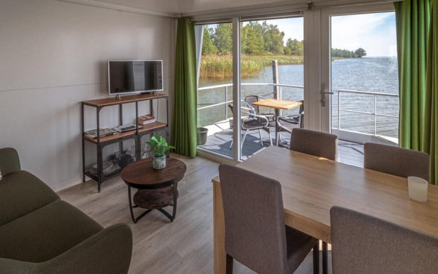 Nice Ship/boat in Biddinghuizen With 2 Bedrooms and Wifi