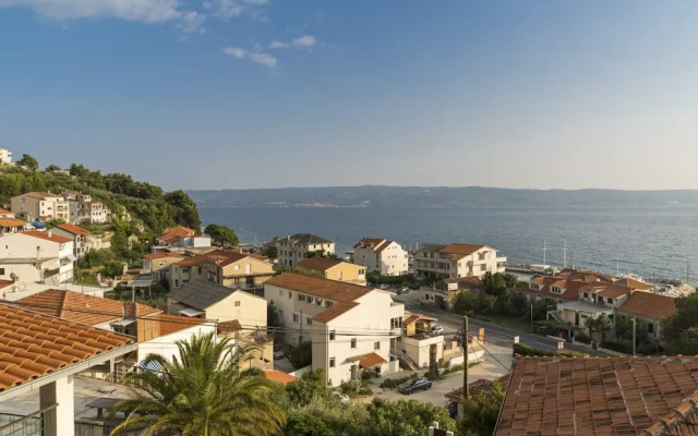 Spacious Apt. With Magnificent sea View & Balcony