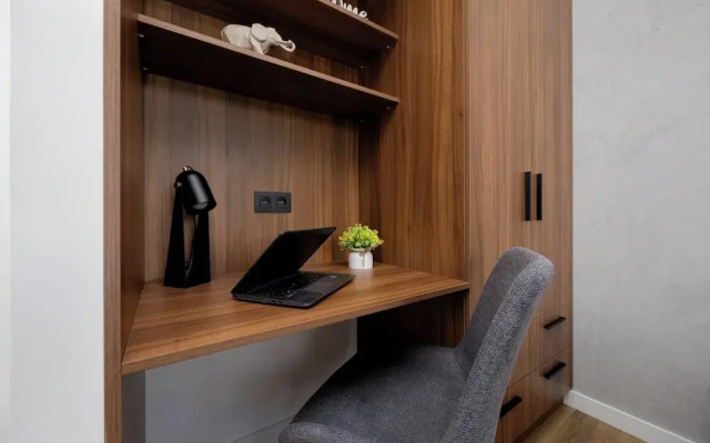 Apartment With Parking by Renters