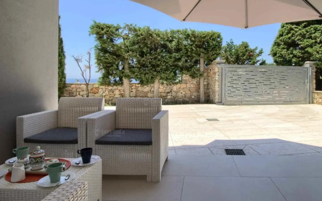 Apt A - Beach View Villa Controvento
