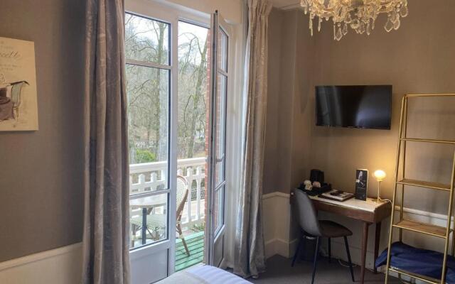 BRIT HOTEL & SPA Le Roc au Chien