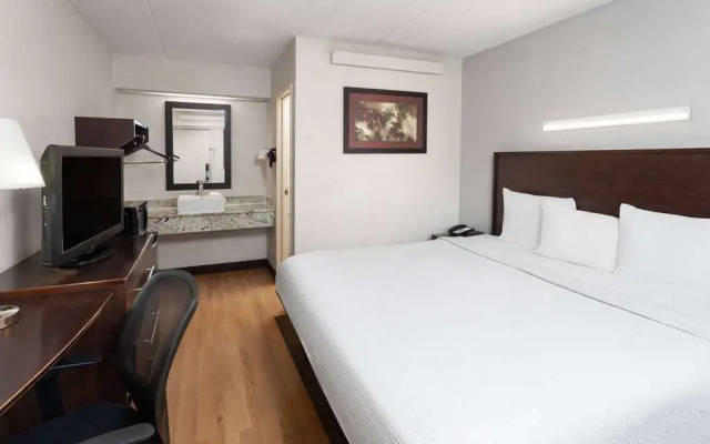 Travelodge by Wyndham Peoria