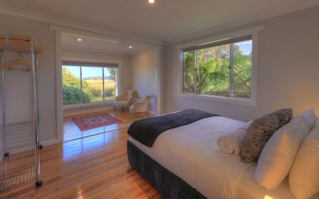 Castaway Cottage - Essentially Tas