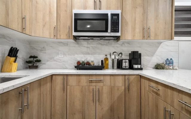 Affordable Long-term Stays Welcome 1BR Suite