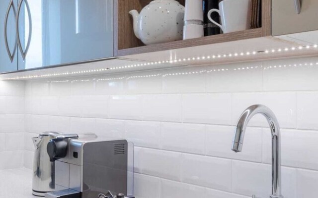Modern 2 Bedroom Apartment, Wandsworth Town