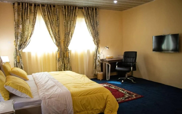 Ralph and Comfort Luxury Suites