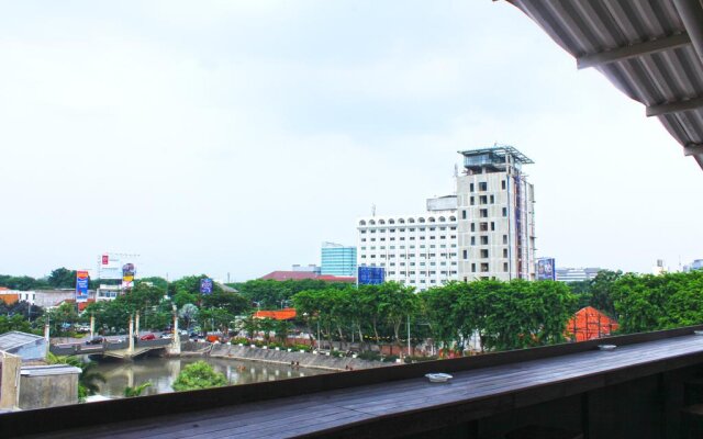 Tab Capsule Hotel - Kayoon Surabaya