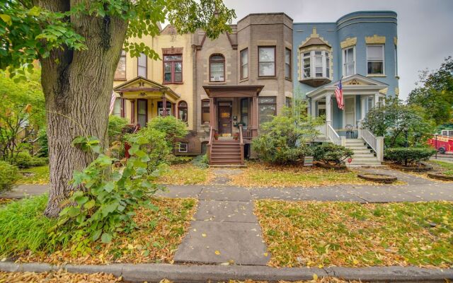 Historic Townhome in Oak Park w/ Backyard!