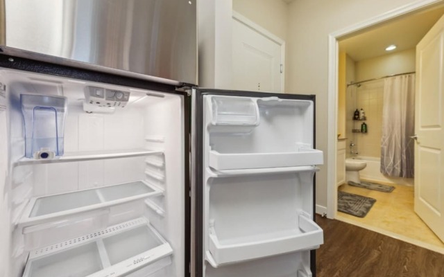 Stylish 1 BR Apartment w Movie Theater