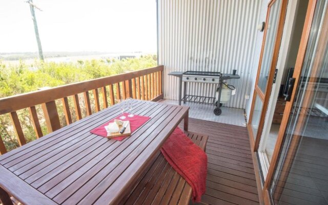 The Lakes Beachfront Holiday Retreat