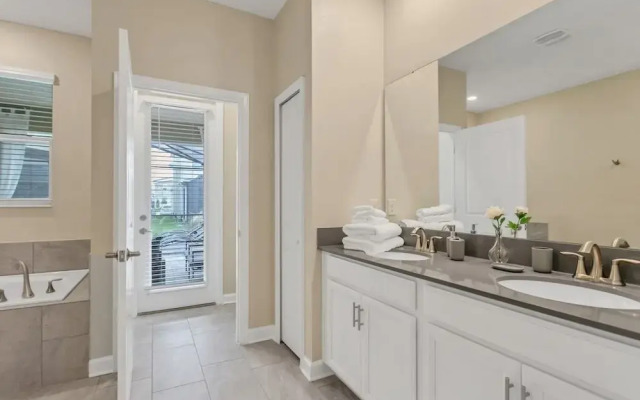 4552target 9 Bedroom Home
