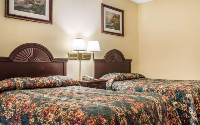 Econo Lodge & Suites - фото 5