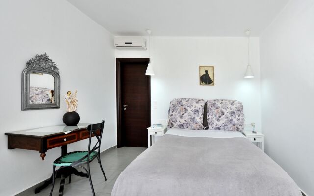 Tsakanos Home