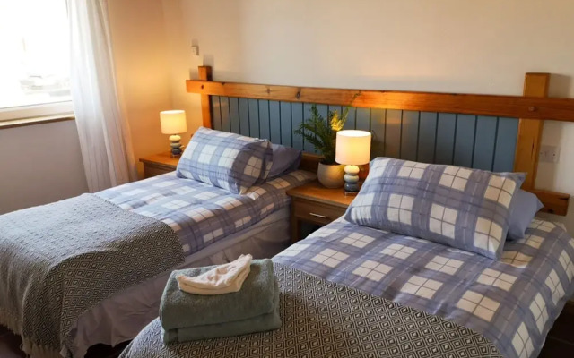 4 Bedroomed Holiday Home Close to the Beach