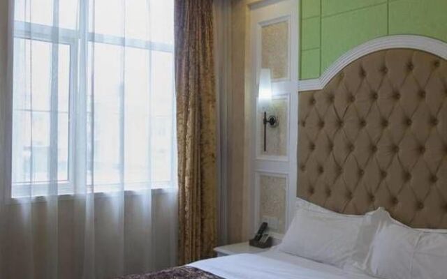 Roman Holiday Hotel (Wuhan Xibei Lake)