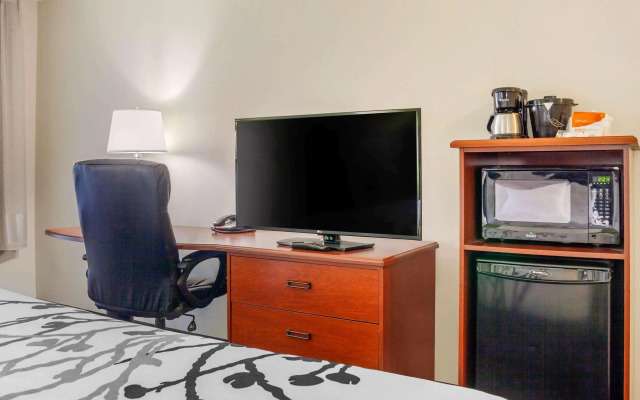 Sleep Inn & Suites Milwaukee Airport