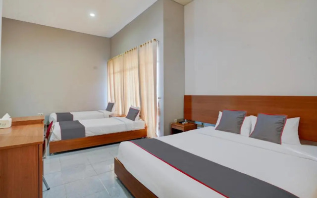 Collection O Padang near Mesjid Raya Syekh Ahmad Al-Minangkabawi formerly Hotel Surya Palace