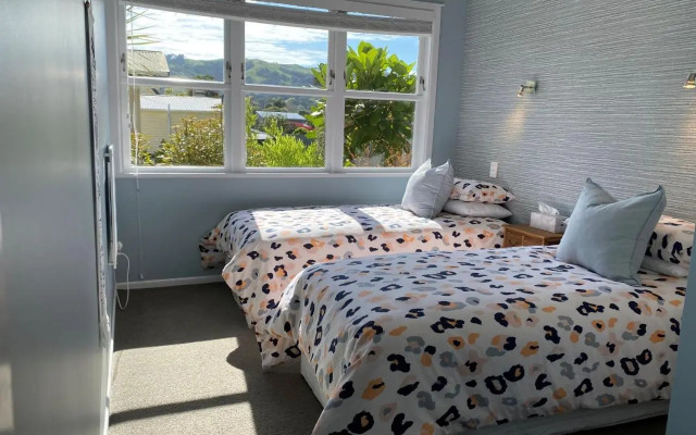Black House Lookout - Kuaotunu Holiday Home