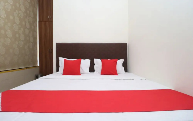 OYO 28575 Hotel J&B
