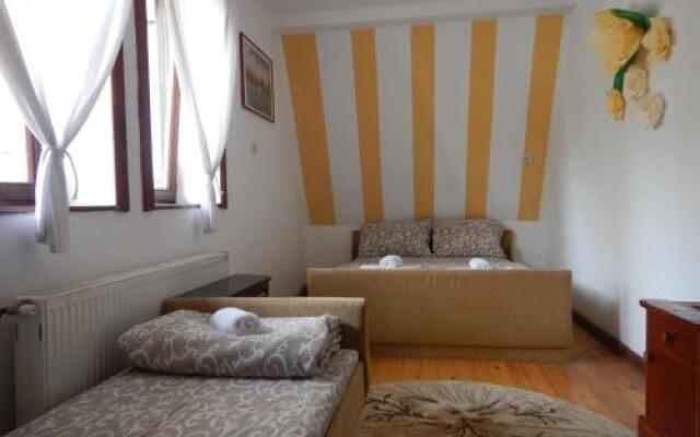 Hostel Dve lipe