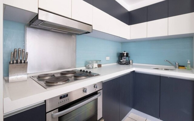 Peaceful 1 Bedroom Apartment with Parking