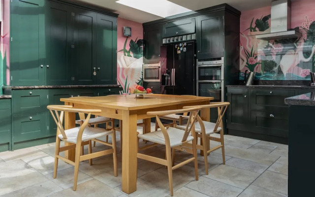 Molyneux Street II by Onefinestay