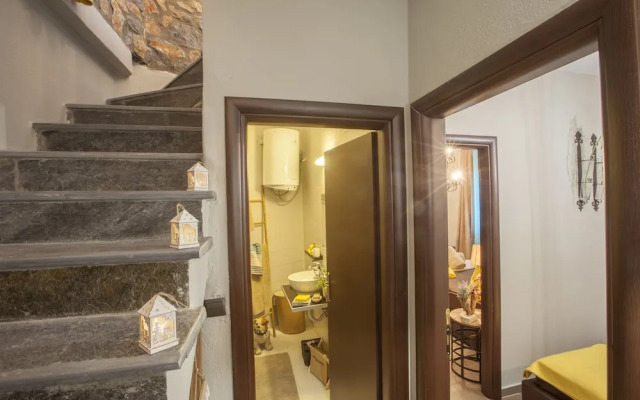 Rock Dandy Mountain House