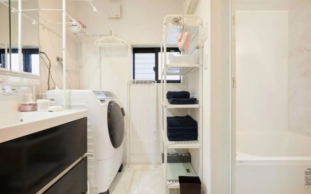 Shinkoiwa house at JR line.Easy to airport&Disney.