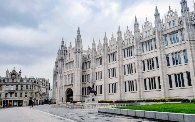 Spacious 1-bed City Centre Apartment in Aberdeen