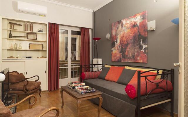 Vintage Apartment next to Acropolis Museum