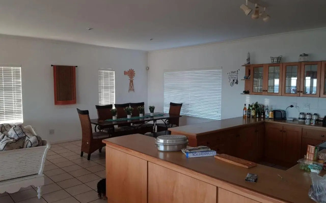 HERMANUS , SANDBAAI holiday house