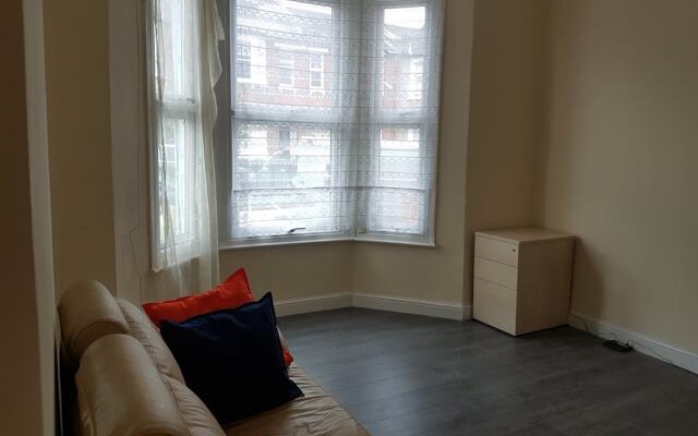 Convenient Catford Apartment