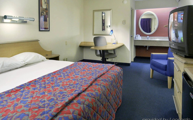 Red Roof Inn Enfield