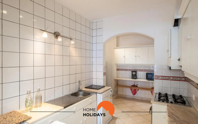 #043 Saradel Old Town Center Beach