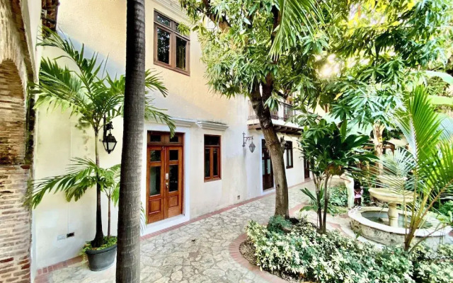 Paseo Colonial 1