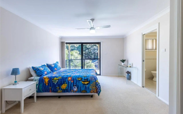 The Seahorse 3a Seahorse Close