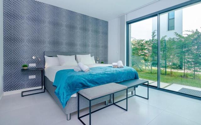 Villa La Luna 4 bed luxury villa with sea views