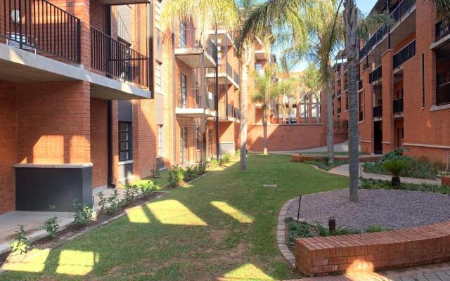 Trendy Melrose Apartment